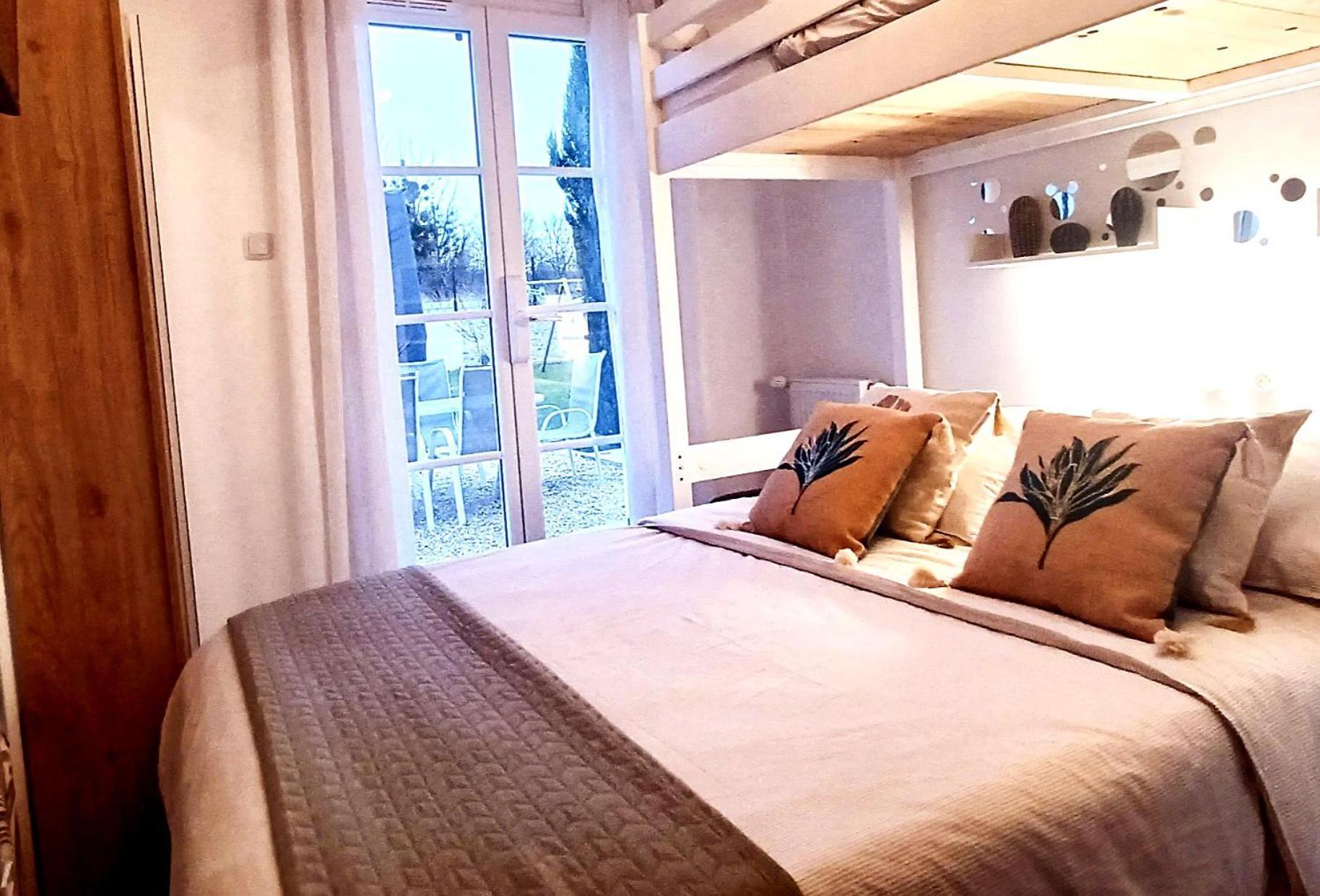 Luminary Night Suite Монтеврен Экстерьер фото